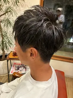 メンズのメッシュモデル募集してます🙇♀️ブリーチプラスオンカラーで10000円になります。よろしくお願いします