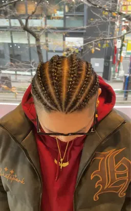 【メンズ】地毛コーンロウ　1本1100円​〜​　　　　　　　　　5本​〜​⭕️10センチ以上可能⭕️ デザインなし