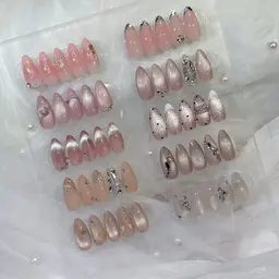 Premium定額デザイン🤍カラー・パーツ位置変更️🆗キラキラ上品ワンホン✧︎*。