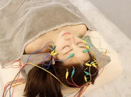 🉐クイック電気美容鍼✨1日2名限定【時短で確実小顔】電気美容鍼4500円✨メイクしたまま🙆🏻♀️マッサージなし