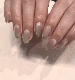 マグネットmagnetネイル 自爪をパックしながらジェルネイルができるベース使用(自爪が育成されて行きます)¥4500