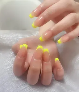 フレンチネイル(ストーン2粒付き) 5980円