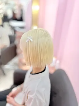 【♡🐻❄️ホワイトトーン🐻❄️♡】1回ケアブリーチ(リタッチ)➕カラー➕髪質改善トリートメント