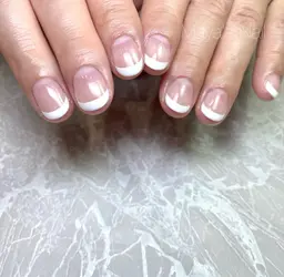 他店様オフ無料!カラーフレンチネイル(クリアベース)