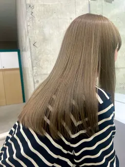 ブリーチなしでつくる赤み消しオリーブベージュカラー＋TR 【高濃度水素パウダーin】トリートメント¥9900