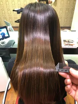 今話題の髪質改善ストレート！！