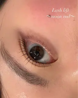 当日限定🌷〈新規〉次世代まつ毛パーマorパリジェンヌラッシュリフト※SNS用にお目元のお写真を撮らせていただきます！