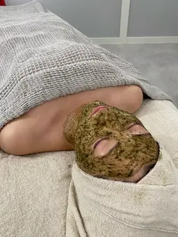 剥けない幹細胞ハーブピーリング