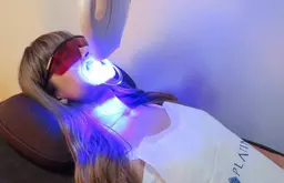 ✨一番人気👑1日3名限定！初回ディープホワイトニング🦷✨国内最強のハイパワーマシンMAX30分照射✨🦷白さ実感💛