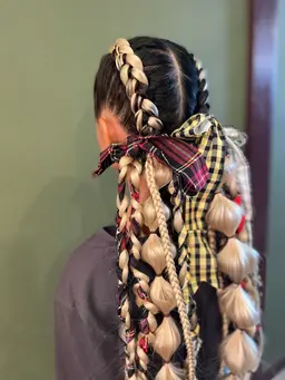 🪩《　イベントや体育祭など　》エクステ使用したセット※エクステはお客様持参🙏🏽※コーンロウ2本以上は別料金