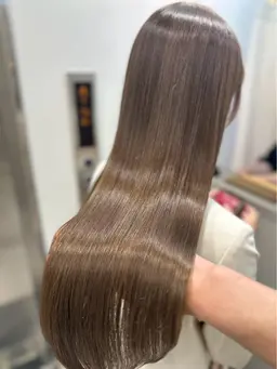 【ミニモ学割】成人式後のカットで出たうねりに◎やさしいストレート🫧(土日祝) 《トリートメント付き》