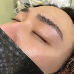 シートワックスアイブロウ🌷眉毛のワックス脱毛✨骨格に合わせてスタイリングします💓朝のメイクの時短に！