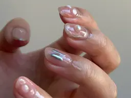 当店にあるデザインの中から選ぶスタイルです。ご自身でオフできるピールオフジェルに変更可能です。