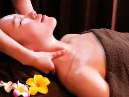 【高評価×人気NO.1】アロマリンパ+デコルテ+ヘッドケア 計80分