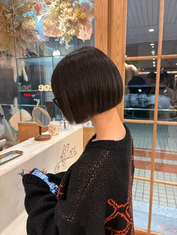 レディースショートカット　(シャンプー込み)