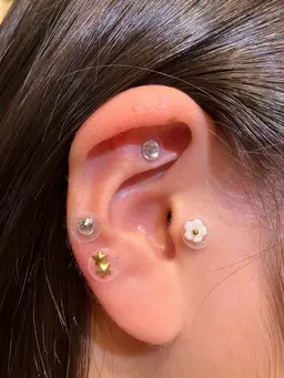 耳つぼジュエリー💎両耳合計10粒3,300円✨✨✨