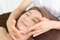 【フェイスラインすっきり小顔】コラーゲン導入!引き締めフェイシャル45分