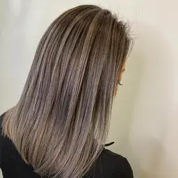 【外国人風】バレイヤージュカラー(ケアブリーチ込み)+トリートメント