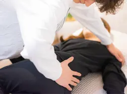 【体の歪み/猫背/首肩こり/腰痛/むくみ】初回50%off《骨盤矯正×全身整体(50分)11,000円→5,500円》