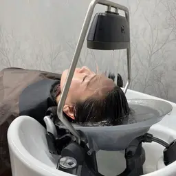 頭浸浴(5分)➕ヘッドスパ(20分) シャンプー、スタイリング込み