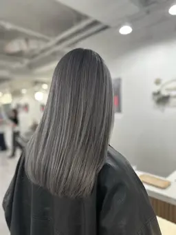 💓 ブリーチと透明感抜群全体オンカラー&髪質改善COREMEのトリートメント付き✂️