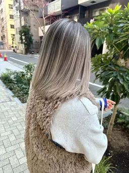 🔸根元が伸びても気になりにくい外国人風バレイヤージュ🔸(ブリーチ/デザインカラー/筋感カラー)