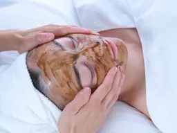 剥けない漢方ハーブピーリング🌿ダウンタイム無し、敏感肌でも施術可能🉑毛穴スッキリ洗浄・小顔マッサージつき