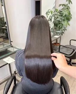 《平日18時30分〜のご案内》🖤髪質改善ストレート🖤