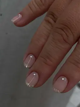 フレンチネイル(オフ込み)  ※ベースカラー追加 ＋1000円 ※マグベースは＋2000円