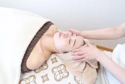 ぷるぷる艶肌体験〜毎日の鏡を見るのが楽しみになるケアを〜