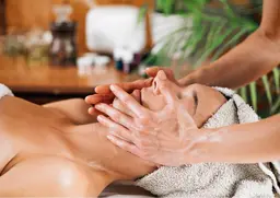 小顔マッサージ、腸もみ、くびれ作り、全身のリンパを流すアーユルベェーダのフルパッケージ✨