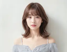 ❢平日限定❢　うる艶カラー（白髪染めも可能）　￥6000　シャンプーブロー込み