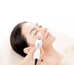 EMS✨💐フェイシャルエステ付き 目の回り・頬・額と顔の筋肉を鍛えて今までに見たことない小顔💐効果とリフトUP💐✨