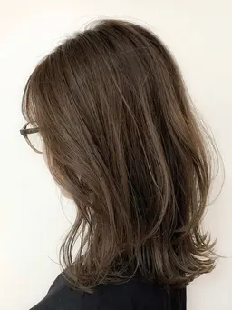 【三月限定クーポン✨】毎日一名限定。お家での手入れ簡単☆似合わせカット＋外国人風カラー＋ケアプロ付き潤艶トリートメント