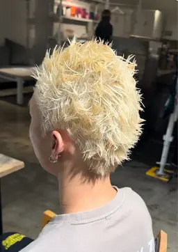 【土日限定】☀️カット+ケアブリーチ、根本リタッチオンカラー☀️ケアトリートメント