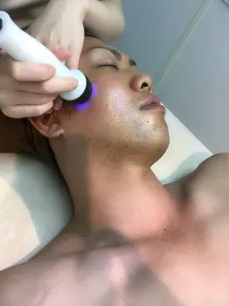 メンズたるみ改善小顔フェイシャル(首肩デコルテリンパ、ヘッドスパ付き)