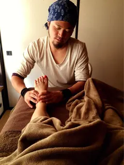 ●足ツボマッサージ  

 （足湯➕足ツボ➕全身揉みほぐし）