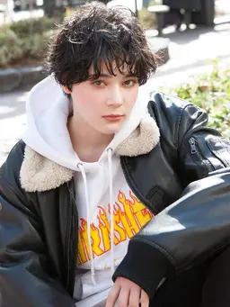 ショートカット&くしゅくしゅパーマのモデル