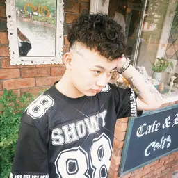 (スキンフェードカット➕特殊パーマ)