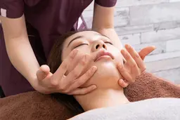 1【速攻女子力アップ】コルギ小顔筋ハイパーナイフ+デコルテ60分4,980円