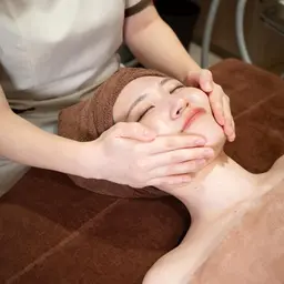 🍇大人女子の贅沢フェイシャル🍇毛穴洗浄+デコルテ~顔まで小顔マッサージ+美白パック✨3980円