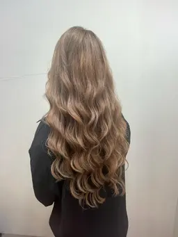 【4月限定🉐メニュー】馴染み抜群✨100%人毛最高級レミーシールエクステ60~80枚 24000円‼️