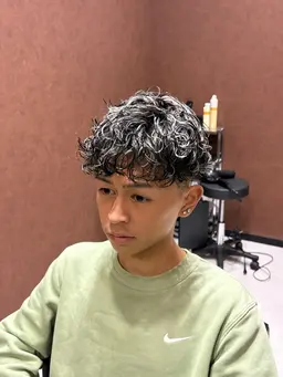 【2回目以降】カット+パーマ+カラー《ハイライト(メッシュ)》☆.*˚¥12,000~