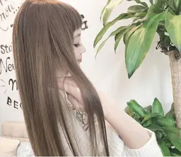 ツヤ感ヘアカラー➕サラツヤ縮毛矯正➕内部補修トリートメント✨