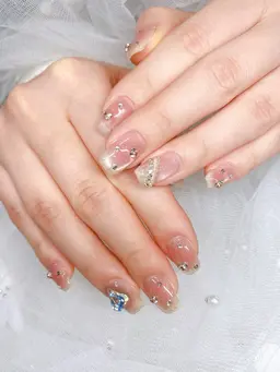 チークネイル×マグネットフレンチ　4週以内オフ無料　4週以上オフ+500円