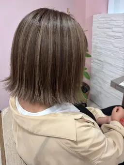 【Mihiroオリジナルハイライト】筋感しっかりハイライトカラー+小顔レイヤーカット