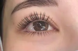 ナチュラルの最先端🌟《パリエク》高濃度ケラチン配合コーティング付き✳︎自まつ毛を傷めない&パッチリ目元👀💚