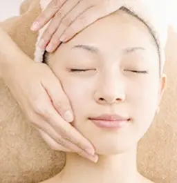 フェイシャルマッサージ