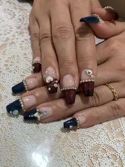 長さだし♡フルカバーチップでの長さだしネイルです♡綺麗に長く、更に指長効果✨