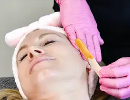 フェイスワックス✨ ✨ メイクのノリ激変!感動のワントーンアップ肌へ